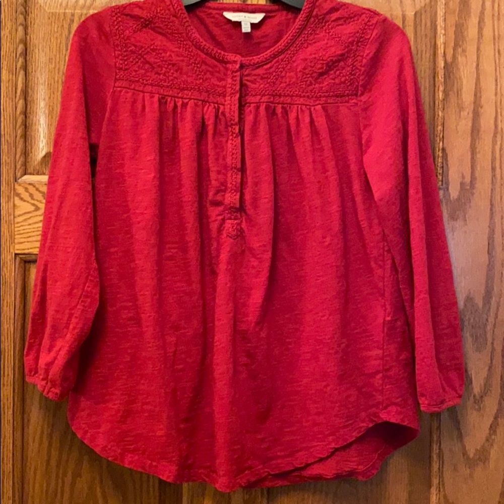 Beautiful red women’s 3/4 length sleeve top.